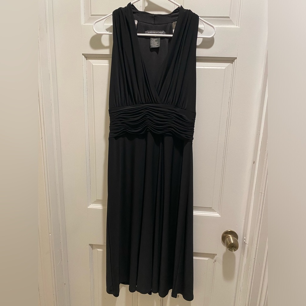 Elegant Black Evening Dress - Picture 2 of 4